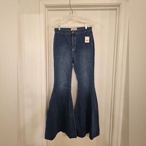 🌟 NWT Free People Jericho Bell Bottom Jeans – Size 29 – Jericho Blue 🌟